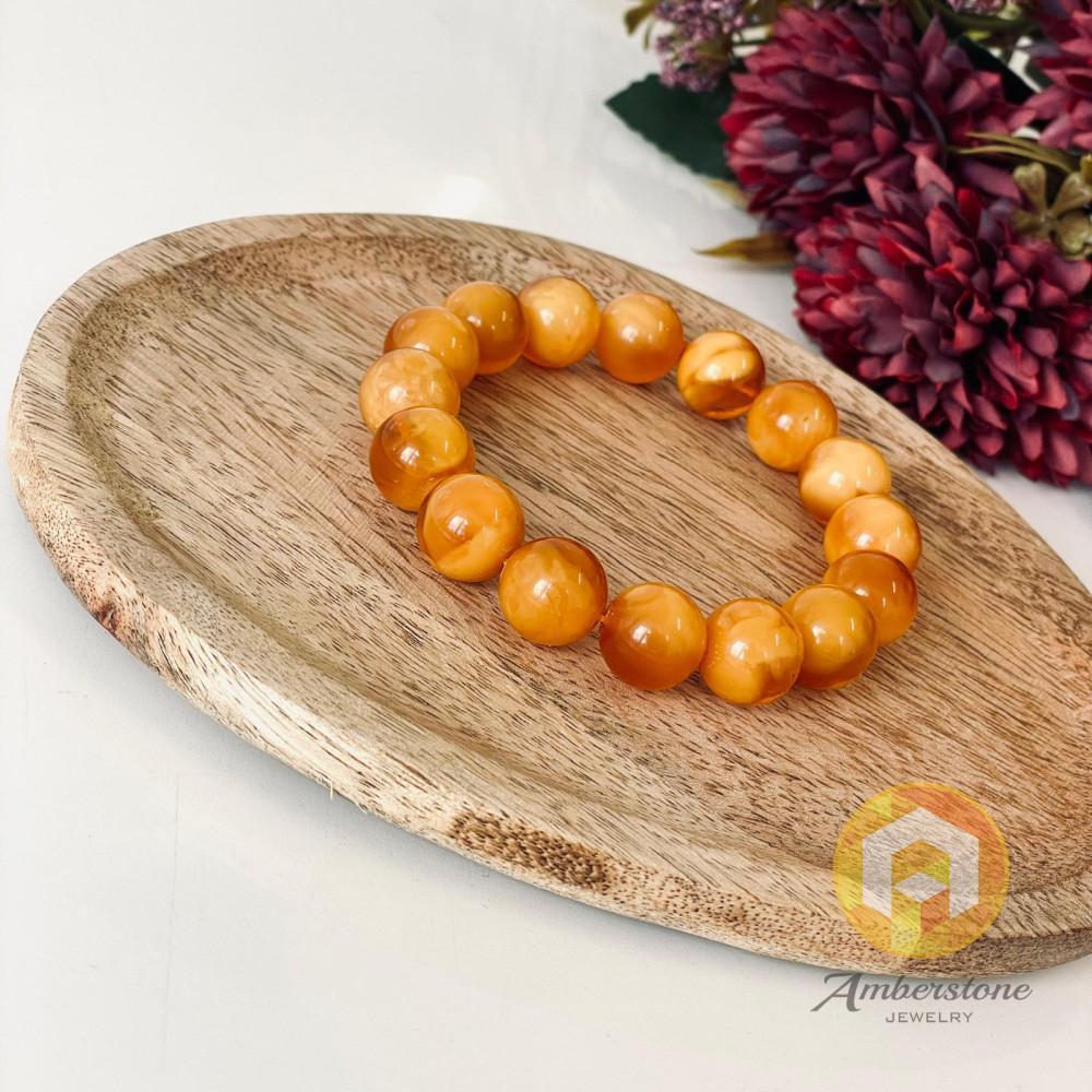 سوار بوهو شيك عنبر وردي-برتقالي: مجوهرات مصنوعة يدوياً فريدة من نوعها مع العنبر الطبيعي