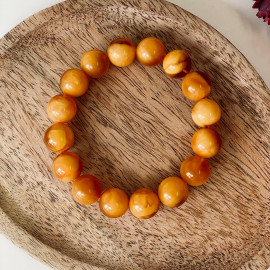 سوار بوهو شيك عنبر وردي-برتقالي: مجوهرات مصنوعة يدوياً فريدة من نوعها مع العنبر الطبيعي