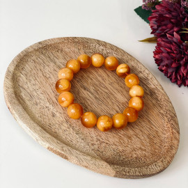 سوار بوهو شيك عنبر وردي-برتقالي: مجوهرات مصنوعة يدوياً فريدة من نوعها مع العنبر الطبيعي