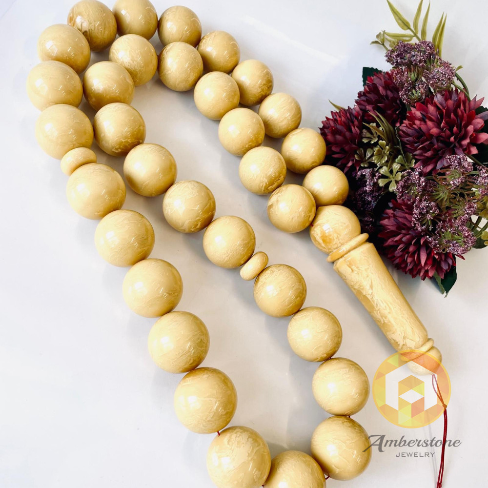 مسبحة إسلامية كبيرة الحجم ومزخرفة فريدة من نوعها