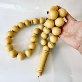 مسبحة إسلامية كبيرة الحجم ومزخرفة فريدة من نوعها