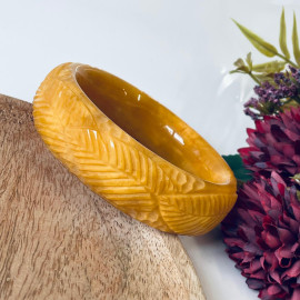 Hand-engraved bracelet Egg Yolk Bangle Bracelet made from Natural Baltic Amber