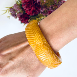 Hand-engraved bracelet Egg Yolk Bangle Bracelet made from Natural Baltic Amber