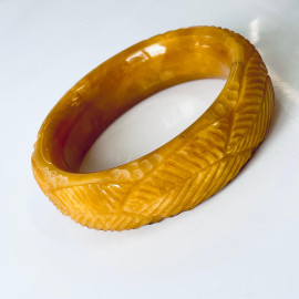 Hand-engraved bracelet Egg Yolk Bangle Bracelet made from Natural Baltic Amber