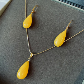 قلادة بسيطة من كهرمان البلطيق كونياك مع فضة...