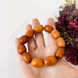 سوار بوهو شيك عنبر وردي-برتقالي: مجوهرات مصنوعة يدوياً فريدة من نوعها مع العنبر الطبيعي